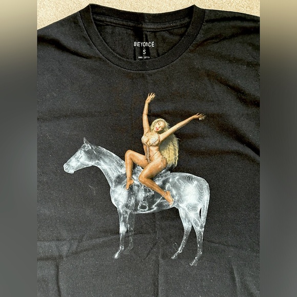 Beyoncé’s act i Renaissance Official Album Merch | Box Set - Pose 4 Shirt - Picture 2 of 4